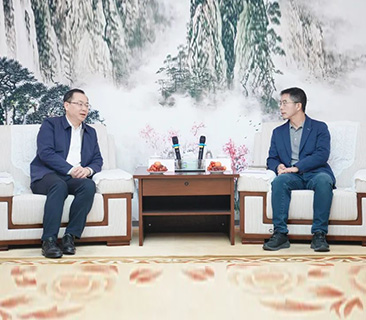 宜宾市政府及中车株洲所向导一行莅临AG尊龙凯时考察交流